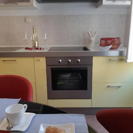 Rose Apartment *